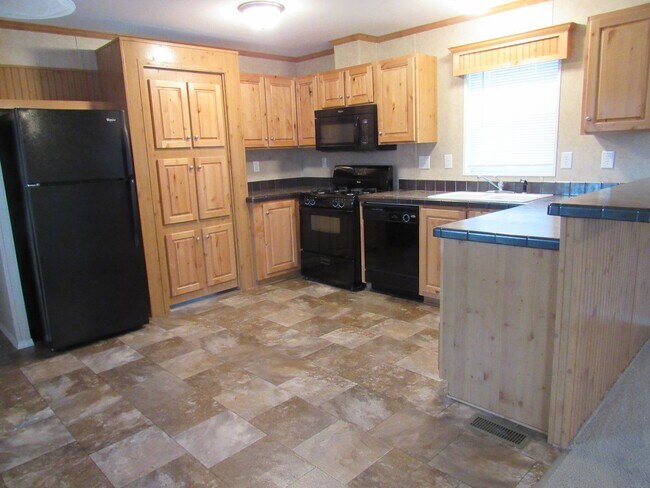 Building Photo - 3 Bed 2 bath Mills Mobile Home on Beautiful Treed Lot