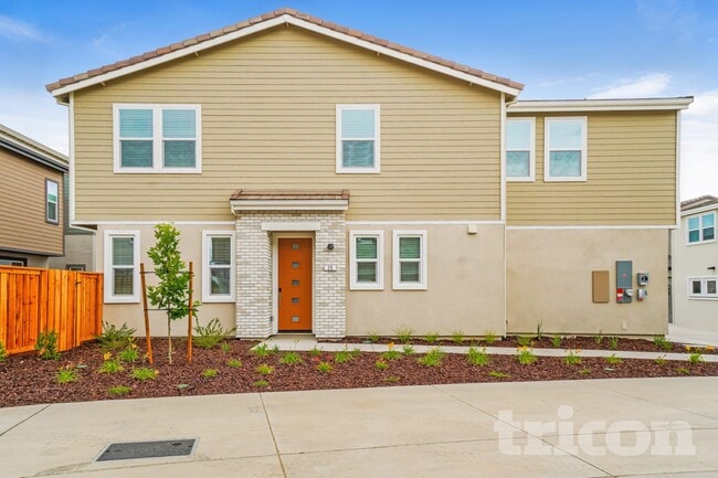 Building Photo - 29 Adella Pl
