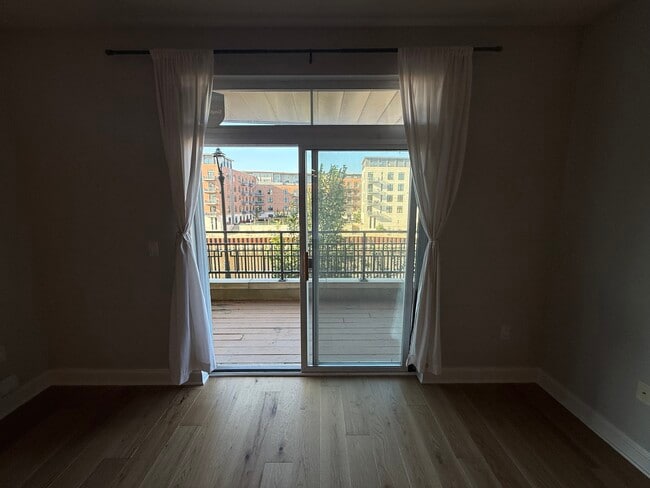 Foto del edificio - 1925 N Water St