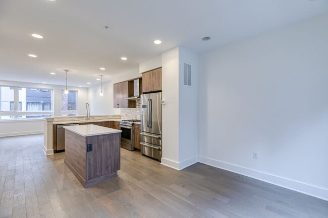 Foto del edificio - Northern Liberties Townhome with Garage