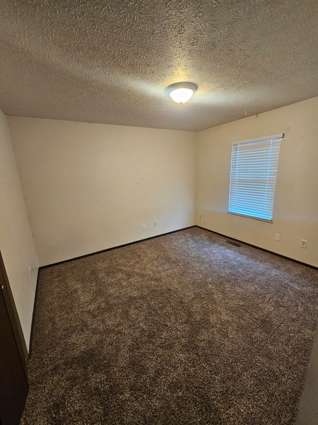 Building Photo - 153 Elm St