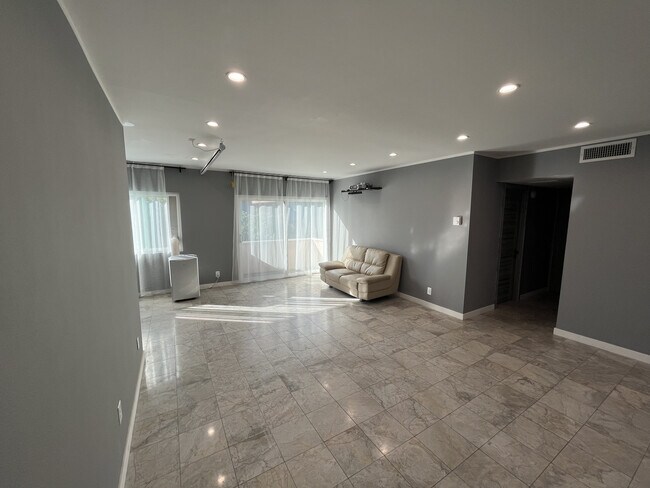 Building Photo - 5414 Newcastle Ave