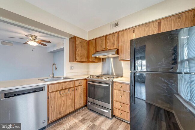 Foto del edificio - 1707A Heatherstone Ct