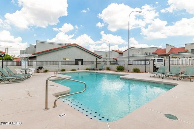 Foto del edificio - 6766 W Ruth Ave