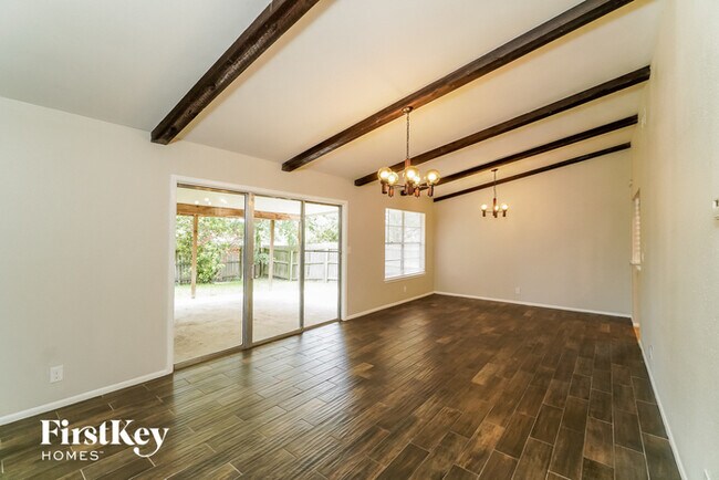 Foto del edificio - 6710 Oak Lake Dr