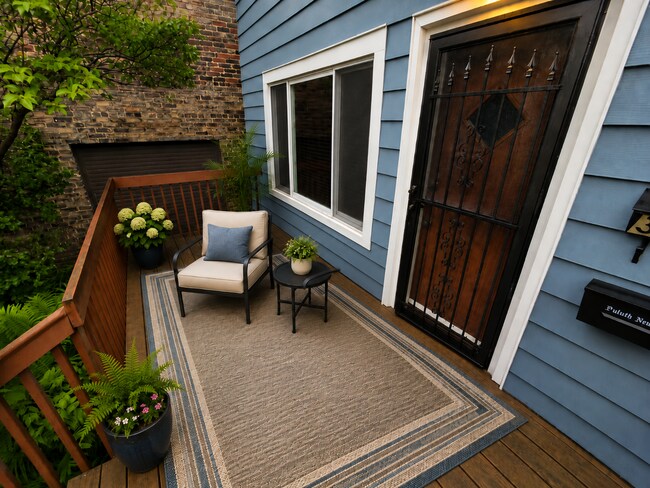 Foto del edificio - Available July 1st! Single family home with fenced-in backyard!