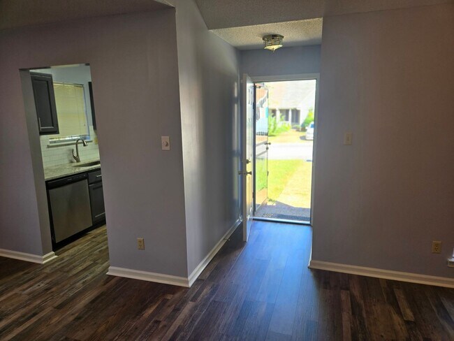 Foto del edificio - Available now MOVE IN SPECIAL HALF OFF FIR...