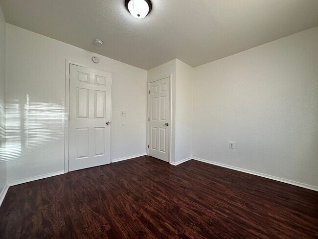 Building Photo - 616 5th Street