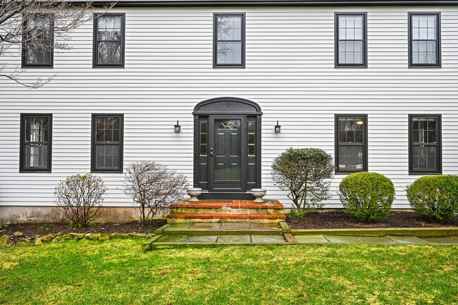 Foto del edificio - 395 Thayer Pond Rd