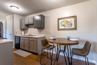 1B, 1BA - 560 SF Ayers - Dining/Kitchen  Area - The Aspen Apartments