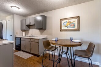 1B, 1BA - 560 SF Ayers - Dining/Kitchen  Area - The Aspen Apartments