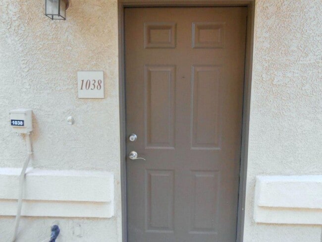 Building Photo - Beautiful Condo in The Falls Gated Communi...