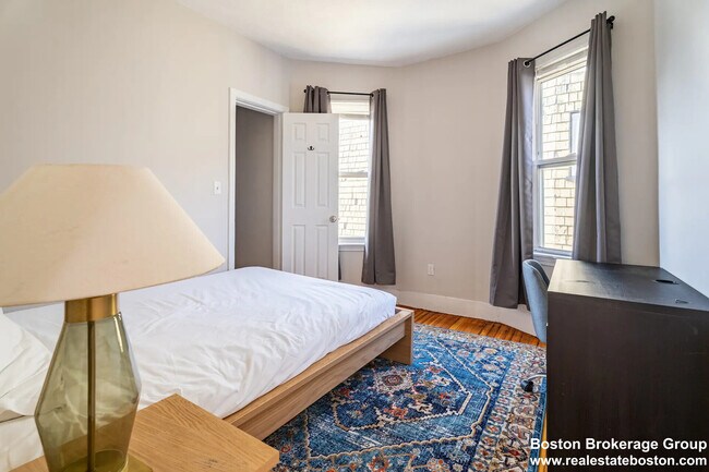 Building Photo - 33 Edison Green