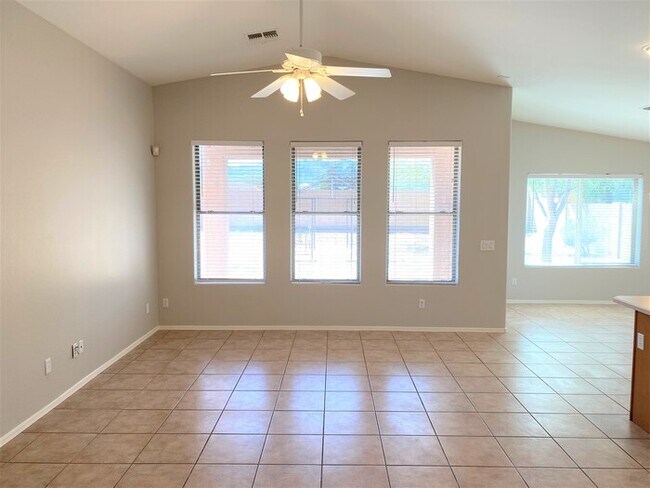 Foto del edificio - 2309 W Carter Rd