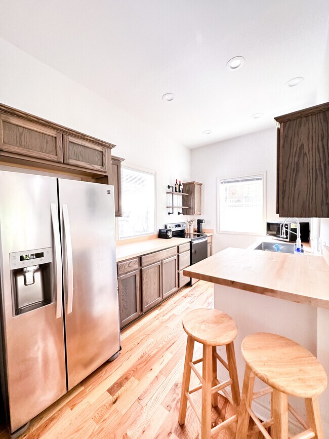 Foto del edificio - 4259 Oakguard Ct