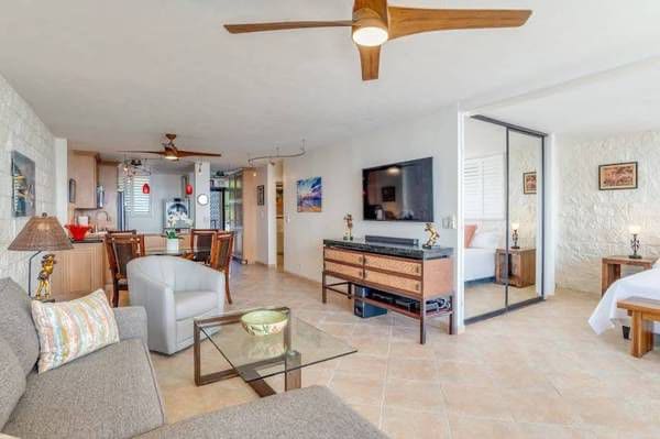 Building Photo - 2255 Kalakaua Ave