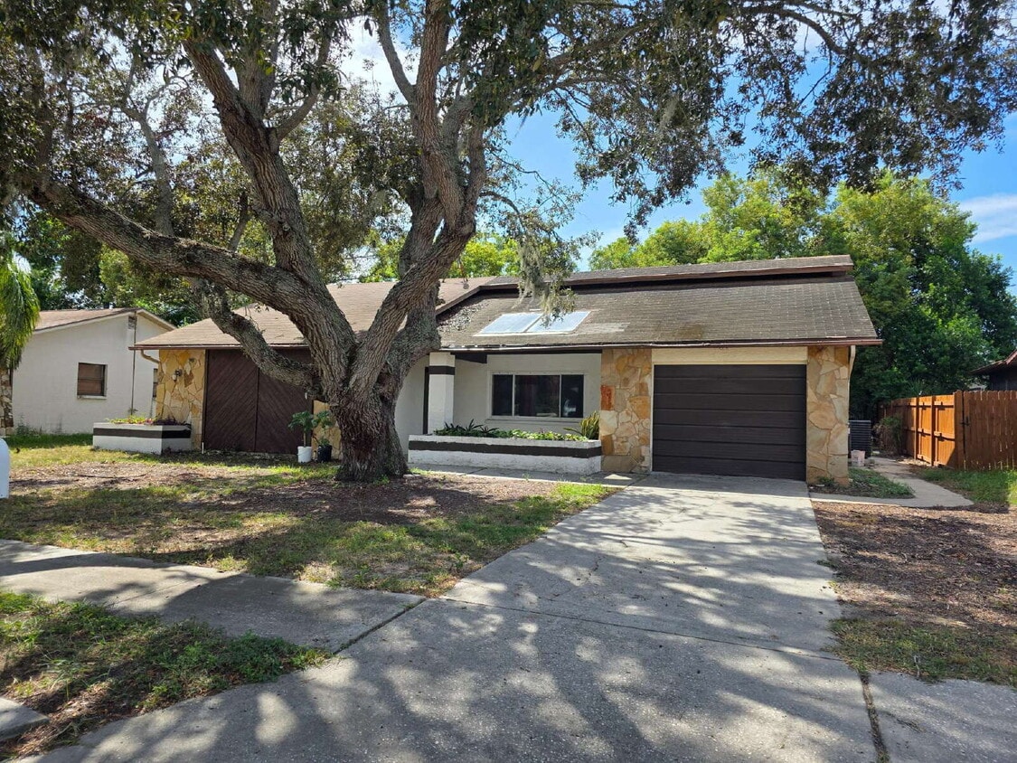 Primary Photo - 2 bedroom house for rent