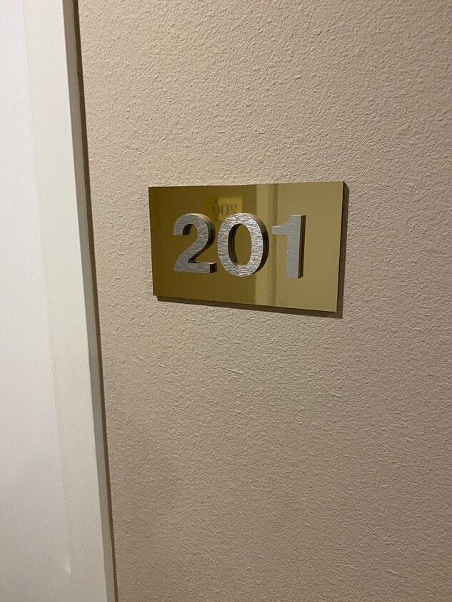 Unit entry - 1300 Alki Ave SW