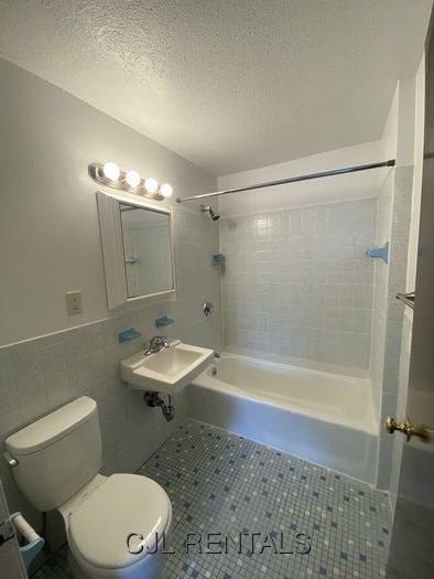 Building Photo - 71 Montvale Ave