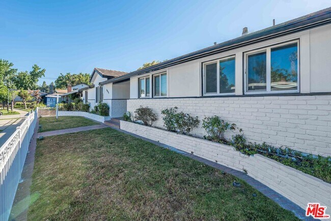 Building Photo - 5515 Longridge Ave