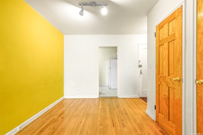 Foto del edificio - 102-12 65th Ave