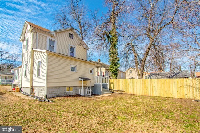 Building Photo - 5944 Addison Rd