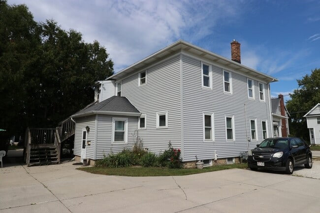 Building Photo - 1103 Center Ave