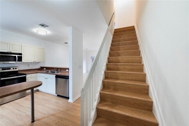 Foto del edificio - 17347 NW 7th Ave