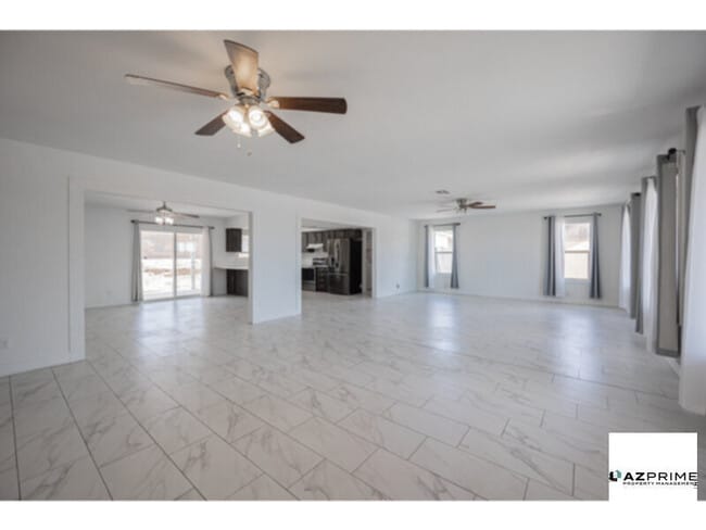 Building Photo - Live large in this stylish 4/2 Phoenix House!