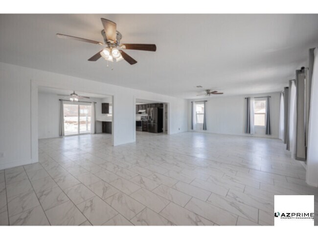 Foto del edificio - Live large in this stylish 4/2 Phoenix House!