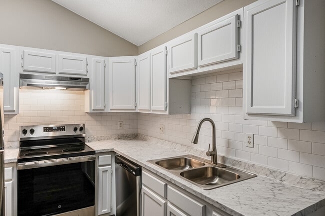 Building Photo - Jamestown Manor Apartments