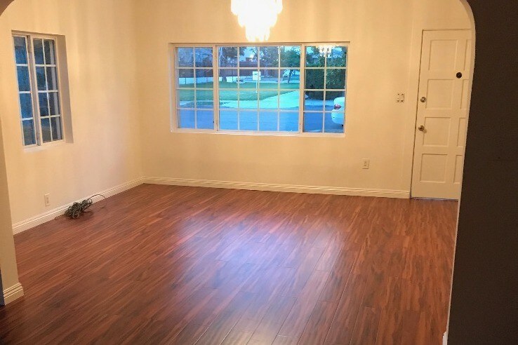 Sala de estar - 320 E Chestnut St