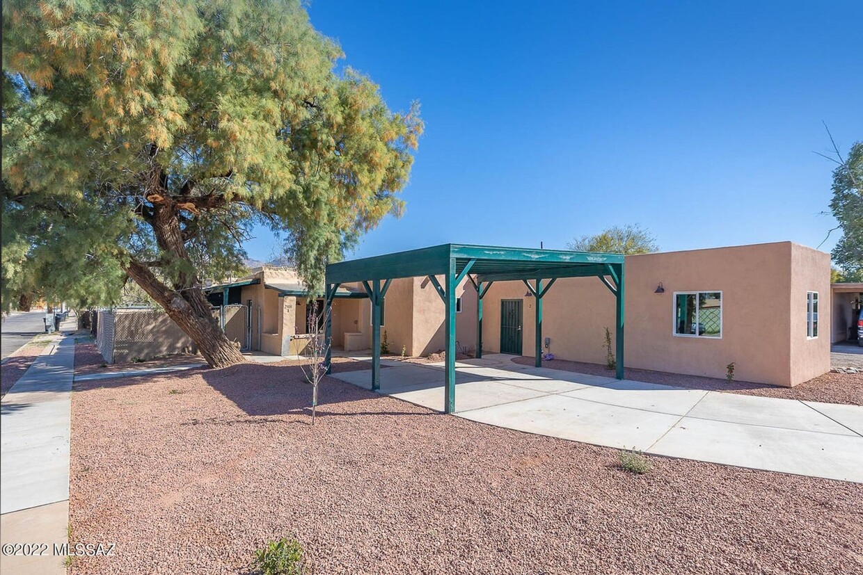 Primary Photo - Charming Remodeled 1938 Duplex