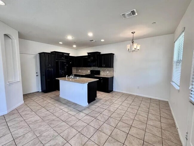 Building Photo - Room in Townhome on Zodiac Ln