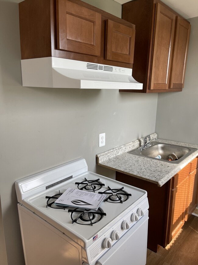 Building Photo - 2 Bedroom Apartment