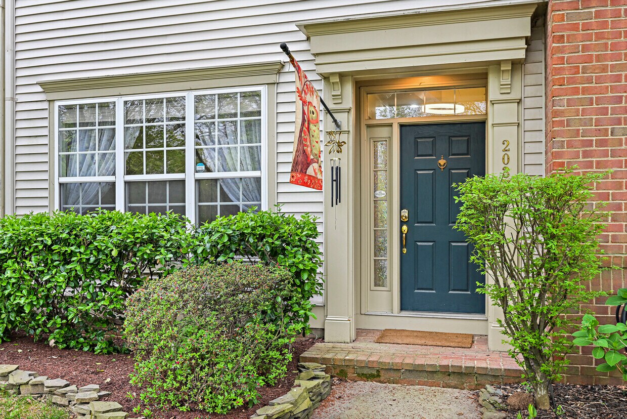 Primary Photo - 20379 Tholen St