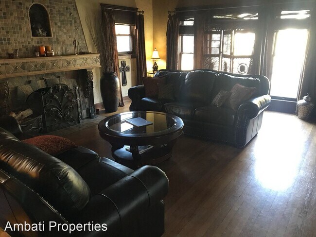Building Photo - 4 br, 2.5 bath House - 514 E. Clinton