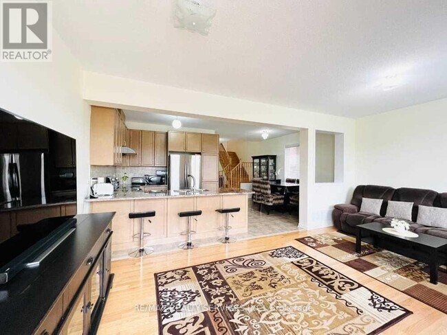 Building Photo - 19 Sussexvale Dr