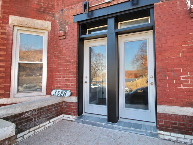 Building Photo - 3526 Vista Ave