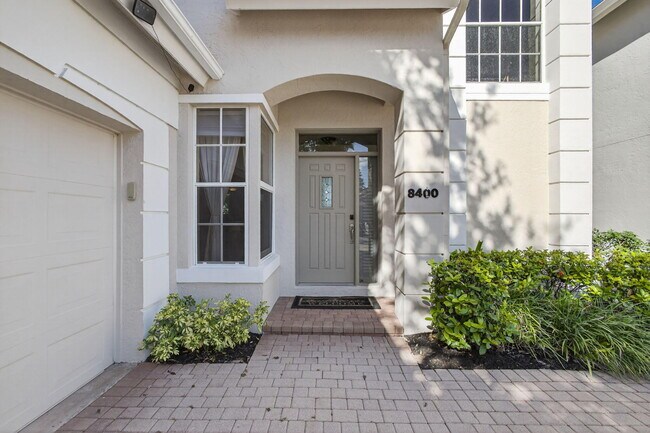 Foto del edificio - 8400 Heritage Club Dr