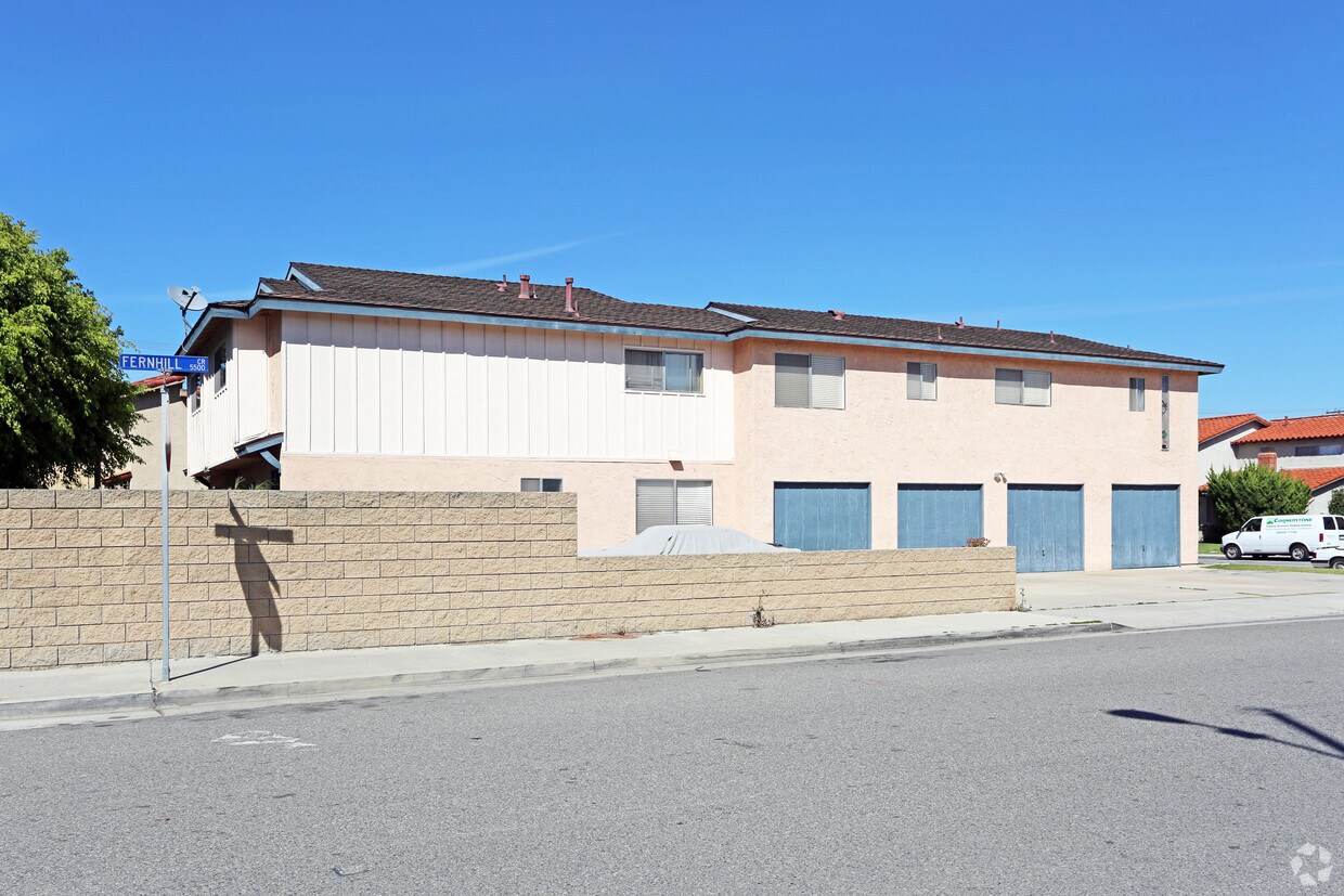 Foto del edificio - 16551 Hillview Cir