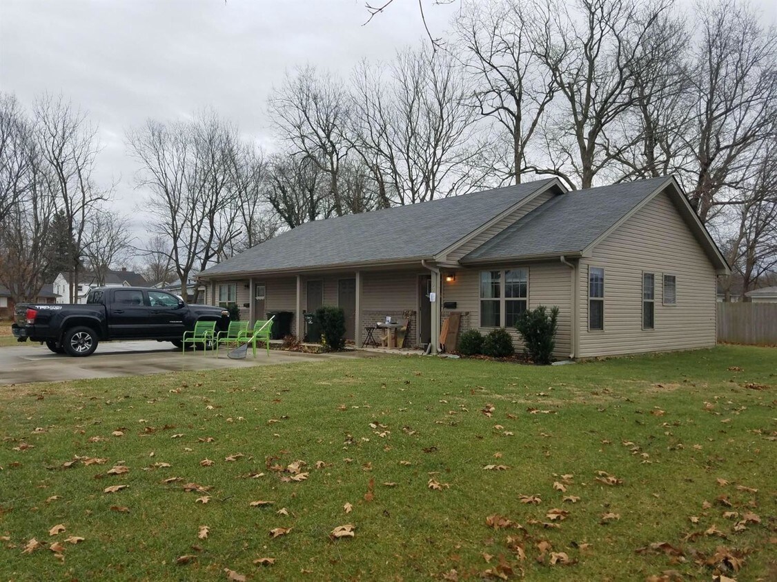 Primary Photo - 492 Gano Ct