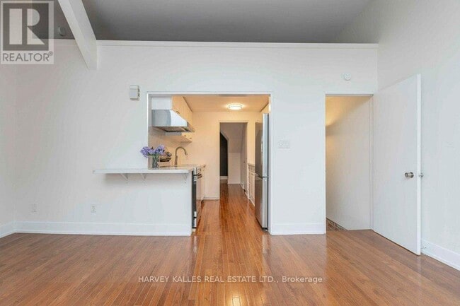 Building Photo - 148 Collier St