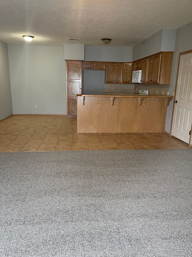Foto del edificio - 705-707 E Watermill Cir