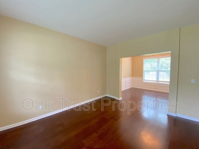 Building Photo - 176 Thousand Oaks Cir