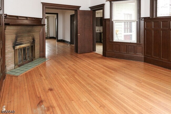 Building Photo - 121 Park St