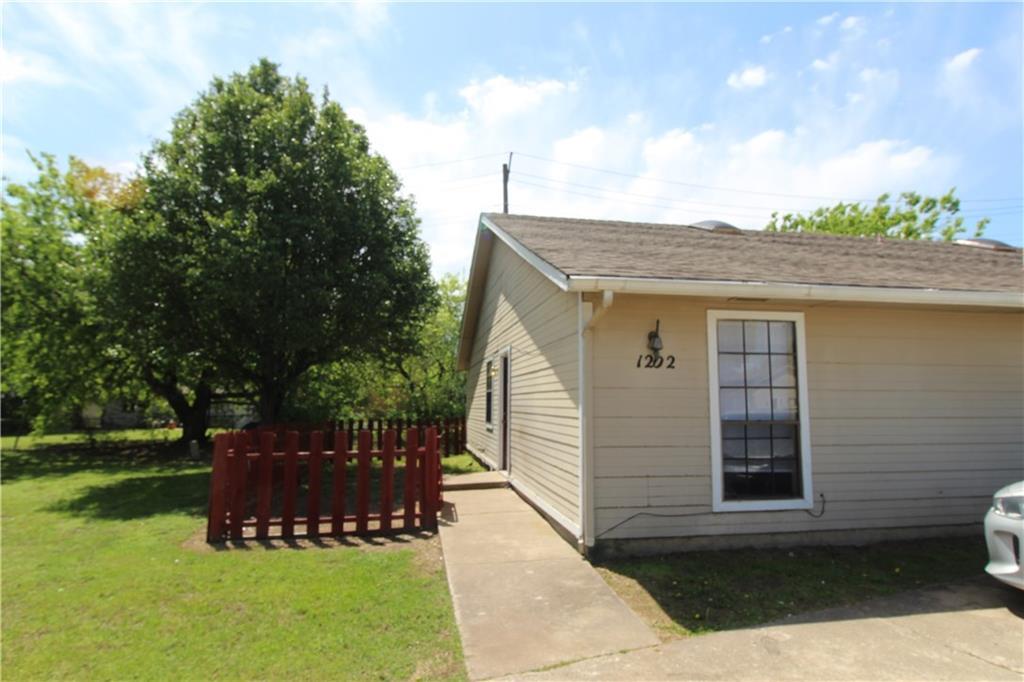 Primary Photo - 1202 Parkwood Ct