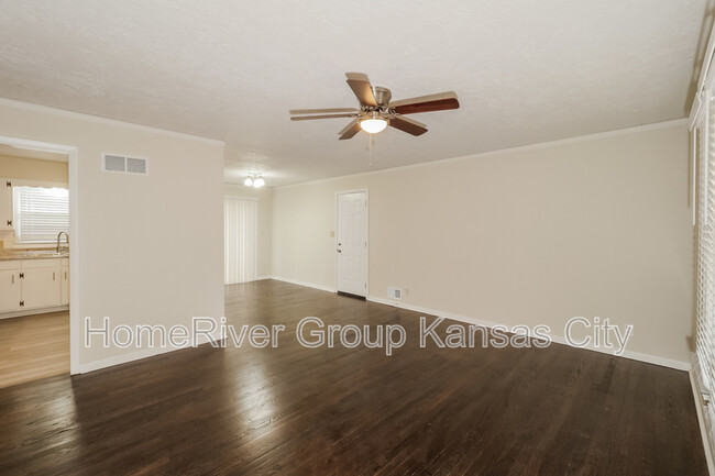 Building Photo - 4224 E 42nd Ct