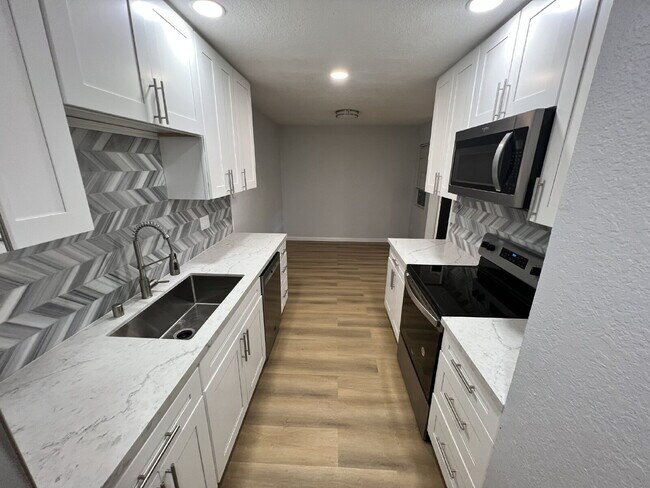 Building Photo - $2,500 - 2 Bed / 1 Bath Condo in El Cajon