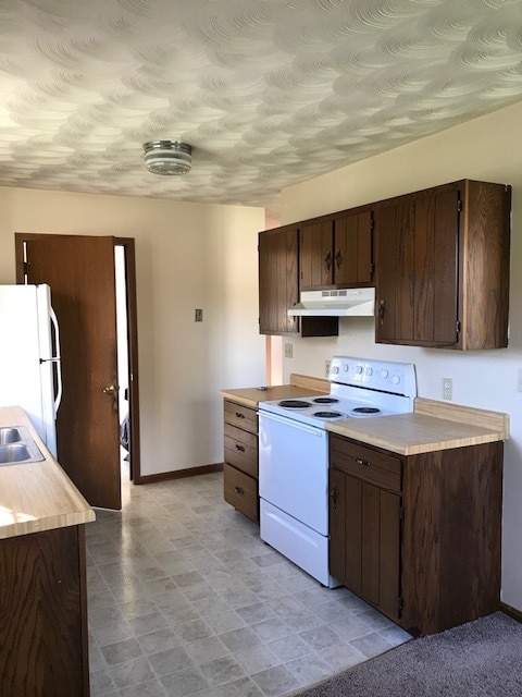 Building Photo - 200 Villard St